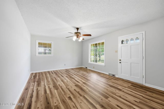 1463 Nc-55 E, Kinston, NC 28501