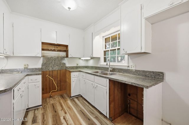 1463 Nc-55 E, Kinston, NC 28501