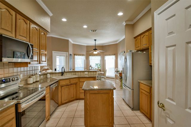 9611 Ravenswood Road, Granbury, TX 76049