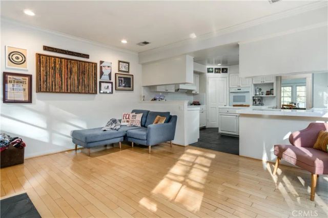 4755 Burnet, Sherman Oaks, CA 91403