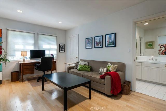 4755 Burnet, Sherman Oaks, CA 91403