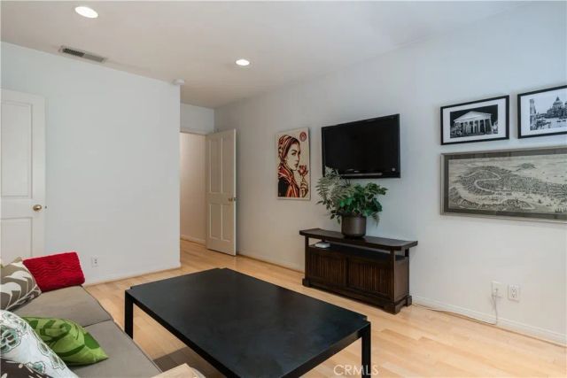 4755 Burnet, Sherman Oaks, CA 91403
