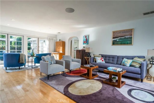 4755 Burnet, Sherman Oaks, CA 91403