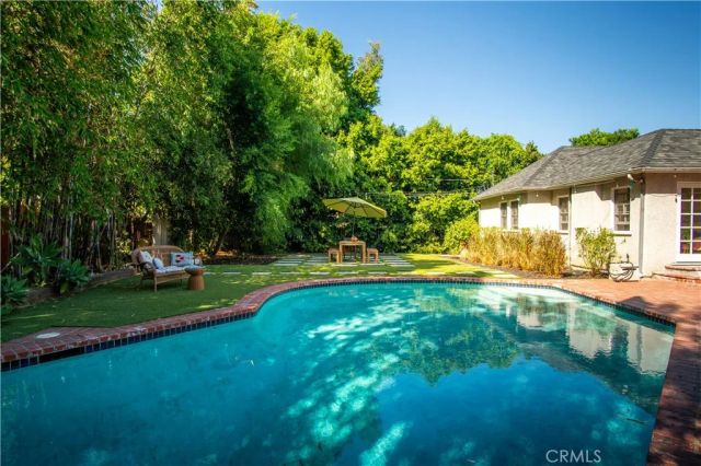 4755 Burnet, Sherman Oaks, CA 91403