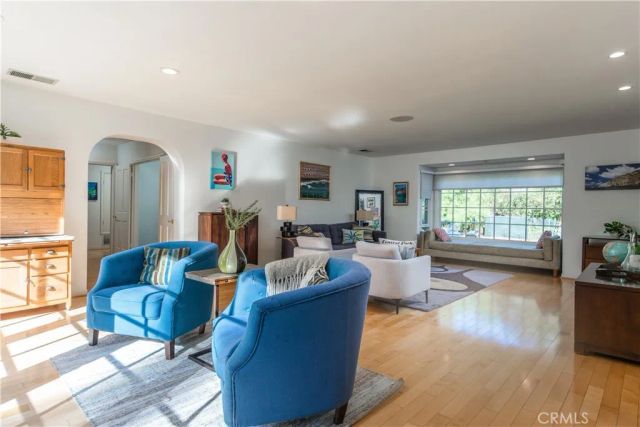 4755 Burnet, Sherman Oaks, CA 91403