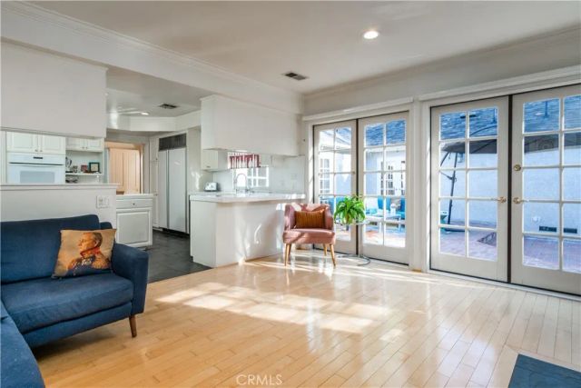 4755 Burnet, Sherman Oaks, CA 91403