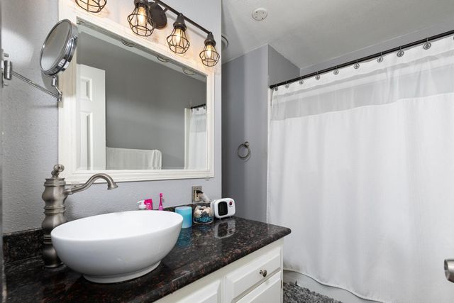 2210 Northhill Street, Selma, CA 93662