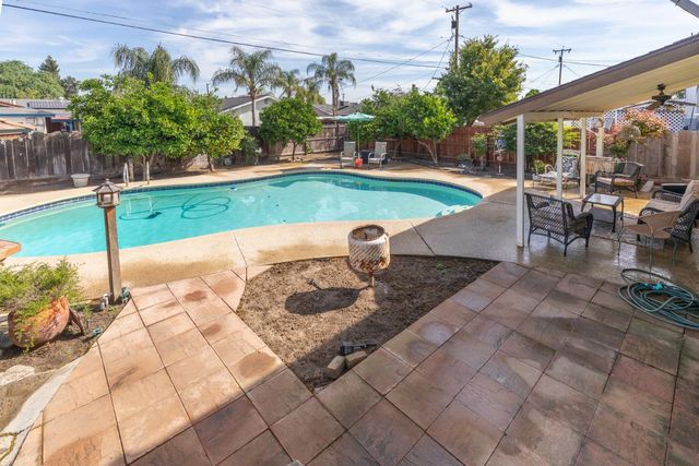 2210 Northhill Street, Selma, CA 93662