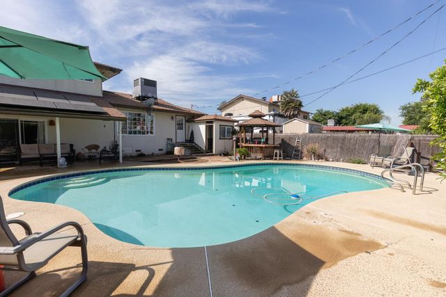 2210 Northhill Street, Selma, CA 93662