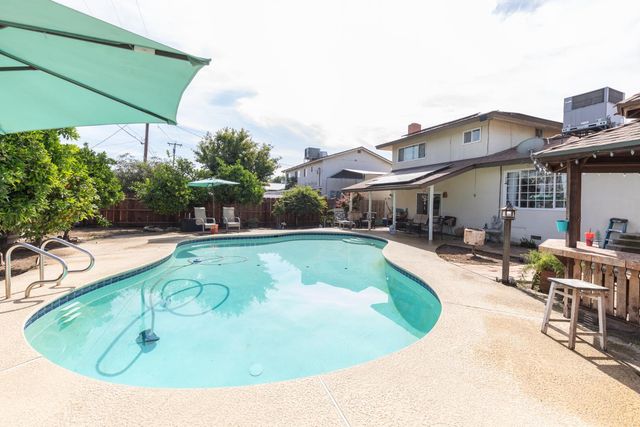 2210 Northhill Street, Selma, CA 93662