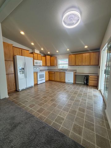 3412 E Valley Forge Ln, Mead, WA 99021