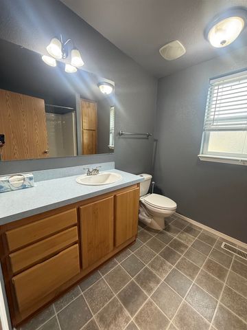 3412 E Valley Forge Ln, Mead, WA 99021