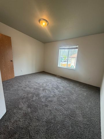 3412 E Valley Forge Ln, Mead, WA 99021