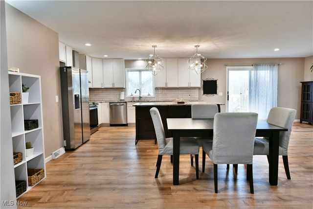 5778 Palmyra Road SW, Warren, OH 44481