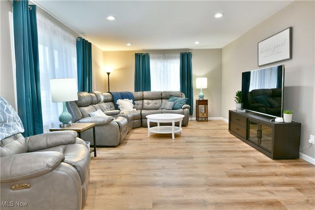 5778 Palmyra Road SW, Warren, OH 44481