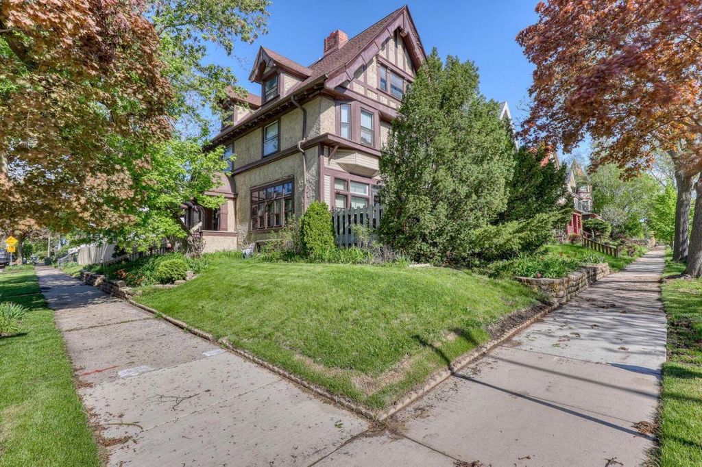 3206 W Clybourn STREET, Milwaukee, WI 53208