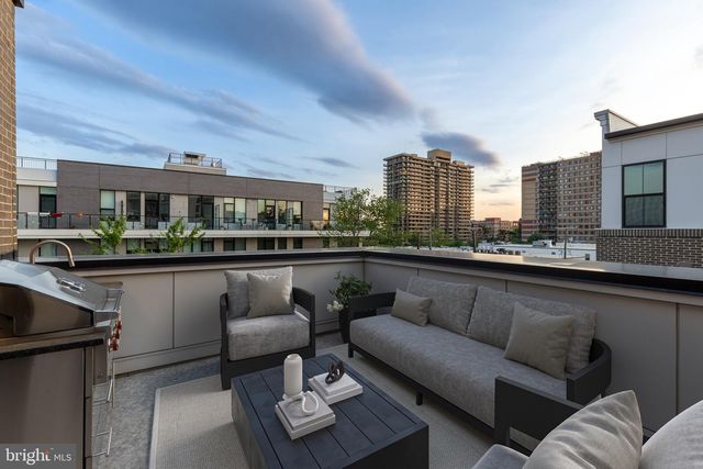 215 MONTGOMERY STREET, Alexandria, VA 22314