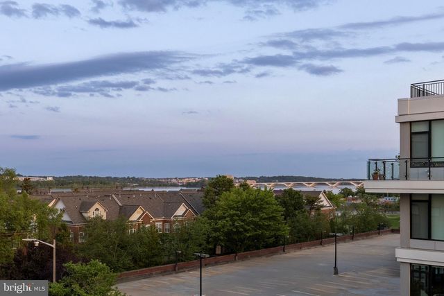 215 MONTGOMERY STREET, Alexandria, VA 22314
