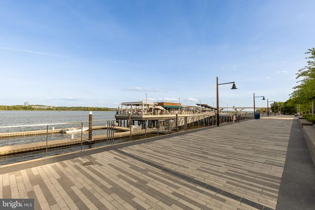 215 MONTGOMERY STREET, Alexandria, VA 22314