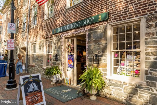 215 MONTGOMERY STREET, Alexandria, VA 22314