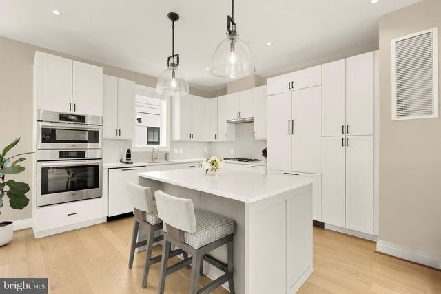 215 MONTGOMERY STREET, Alexandria, VA 22314