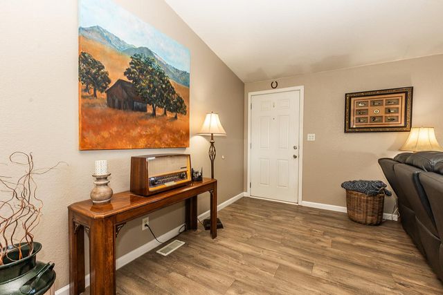 18041 Seidner Ave, Escalon, CA 95320