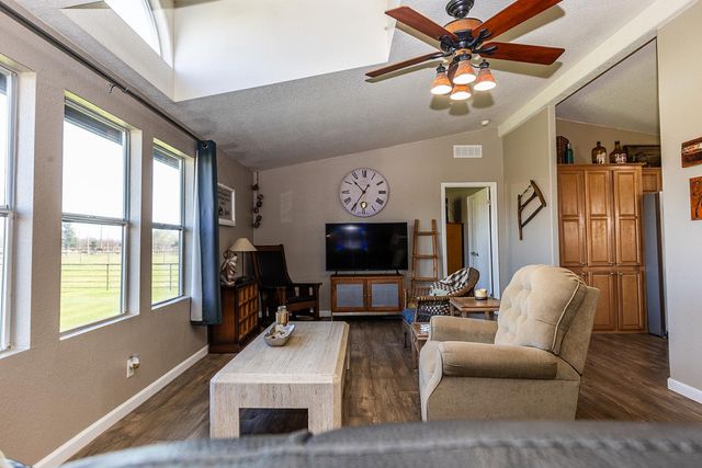 18041 Seidner Ave, Escalon, CA 95320