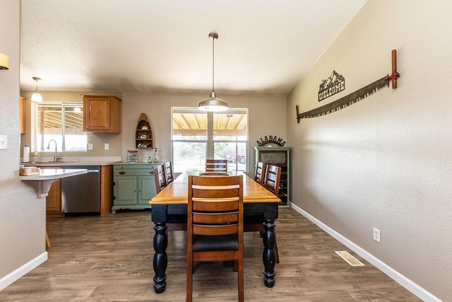 18041 Seidner Ave, Escalon, CA 95320