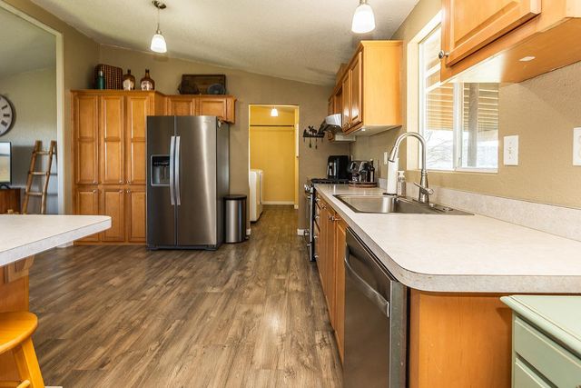 18041 Seidner Ave, Escalon, CA 95320