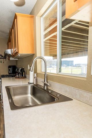 18041 Seidner Ave, Escalon, CA 95320