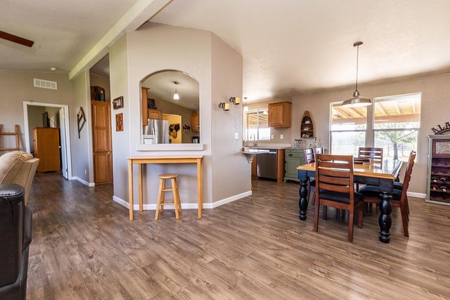 18041 Seidner Ave, Escalon, CA 95320