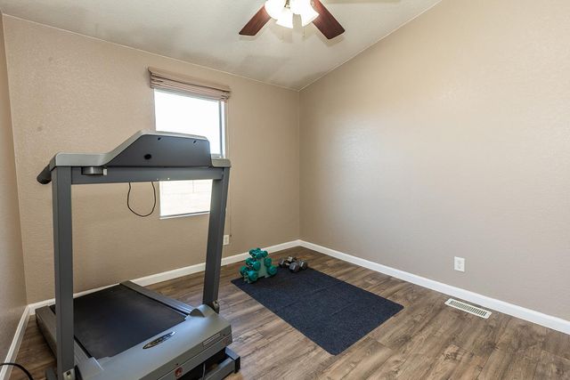 18041 Seidner Ave, Escalon, CA 95320