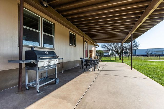 18041 Seidner Ave, Escalon, CA 95320