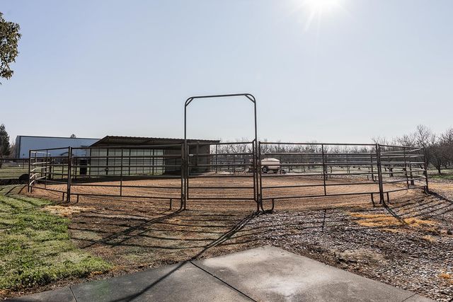 18041 Seidner Ave, Escalon, CA 95320