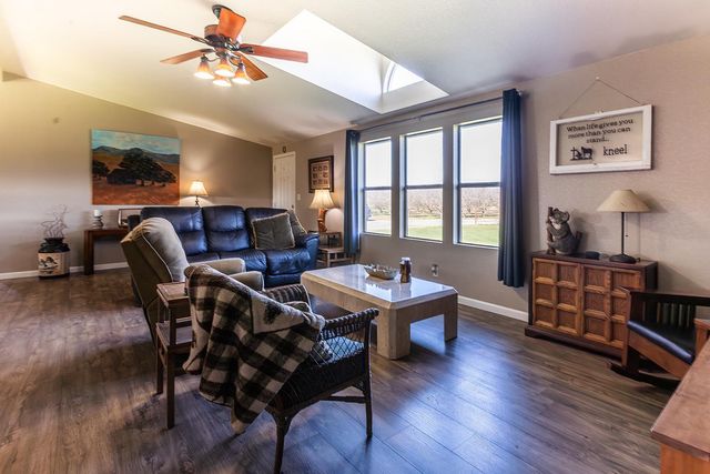 18041 Seidner Ave, Escalon, CA 95320