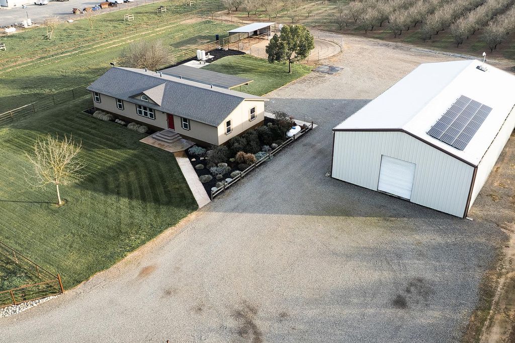 18041 Seidner Ave, Escalon, CA 95320