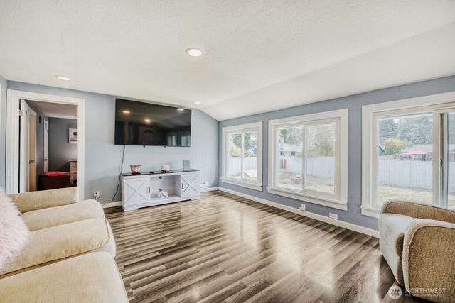 908 9th Street NE, Auburn, WA 98002