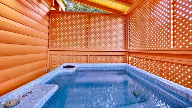 208 Moose Ridge Way, Pigeon Forge, TN 37863