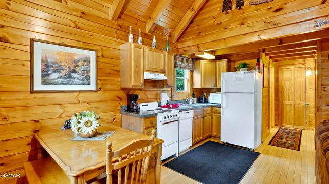 208 Moose Ridge Way, Pigeon Forge, TN 37863