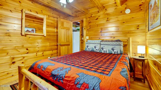 208 Moose Ridge Way, Pigeon Forge, TN 37863