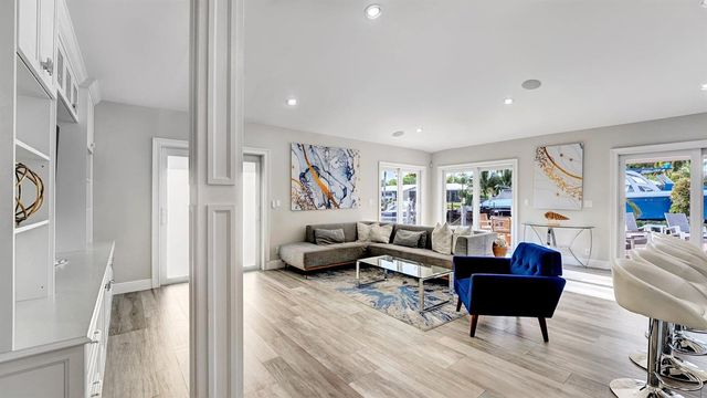 2593 SE 9th Street, Pompano Beach, FL 33062
