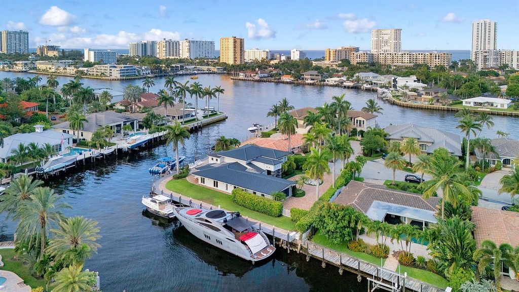 2593 SE 9th Street, Pompano Beach, FL 33062