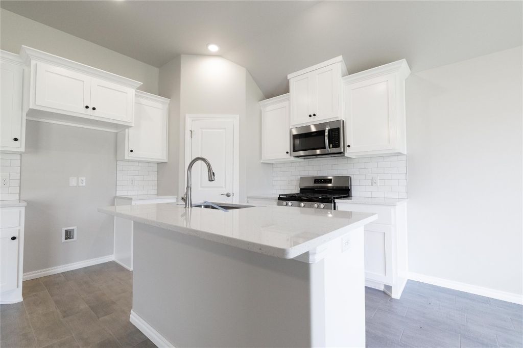 9233 NW 86th Street, Yukon, OK 73099