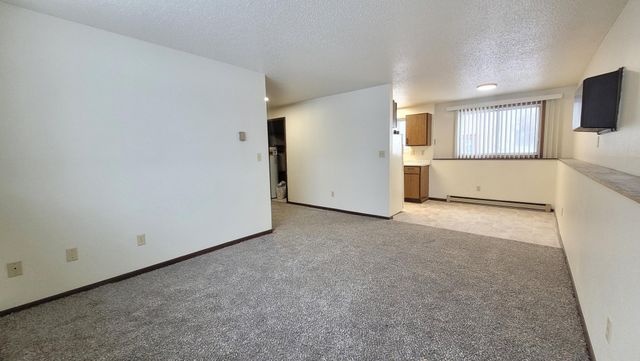 3202-3204 10th Avenue N, Fargo, ND 58102