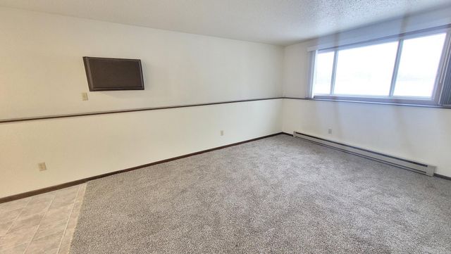 3202-3204 10th Avenue N, Fargo, ND 58102