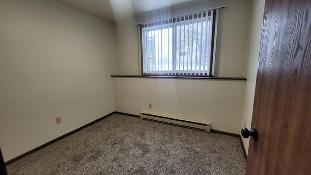 3202-3204 10th Avenue N, Fargo, ND 58102