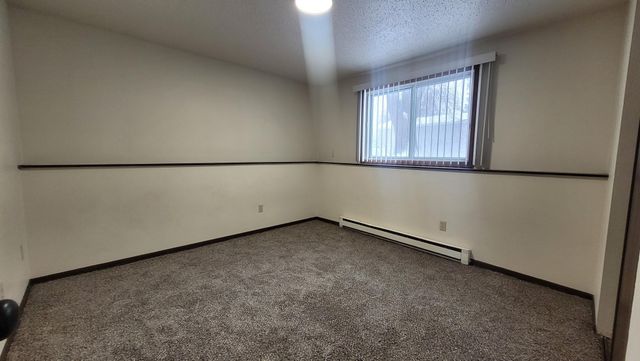 3202-3204 10th Avenue N, Fargo, ND 58102