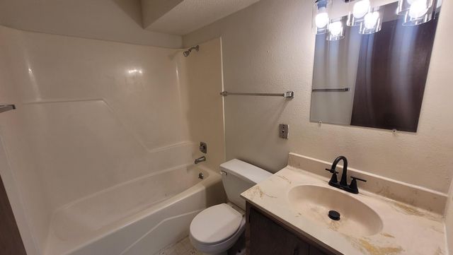 3202-3204 10th Avenue N, Fargo, ND 58102