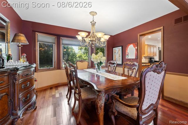 15569 Penn Drive, Livonia, MI 48154
