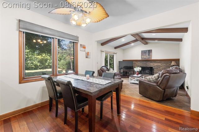 15569 Penn Drive, Livonia, MI 48154